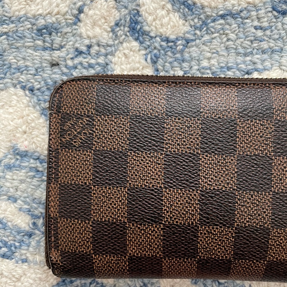 Louis Vuitton Zippy Wallet - Damier Ebene